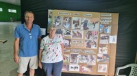 Adelar Marcante visita stand da Associação dos Animais de Rua durante campanha de vacinação em Terra Nova do Norte