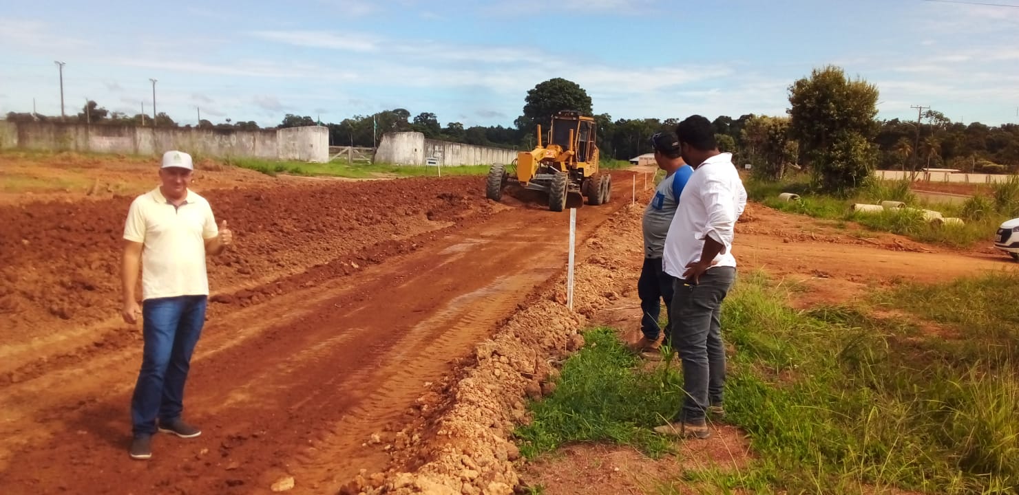 Presidente da Câmara de Terra Nova visita obras de asfalto na Avenida dos Pioneiros