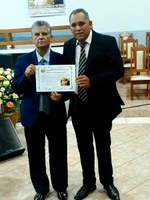 Vereador Nilson Paraguai faz entrega de Moção de Louvor ao pastor Pedro Candiotti e sua esposa