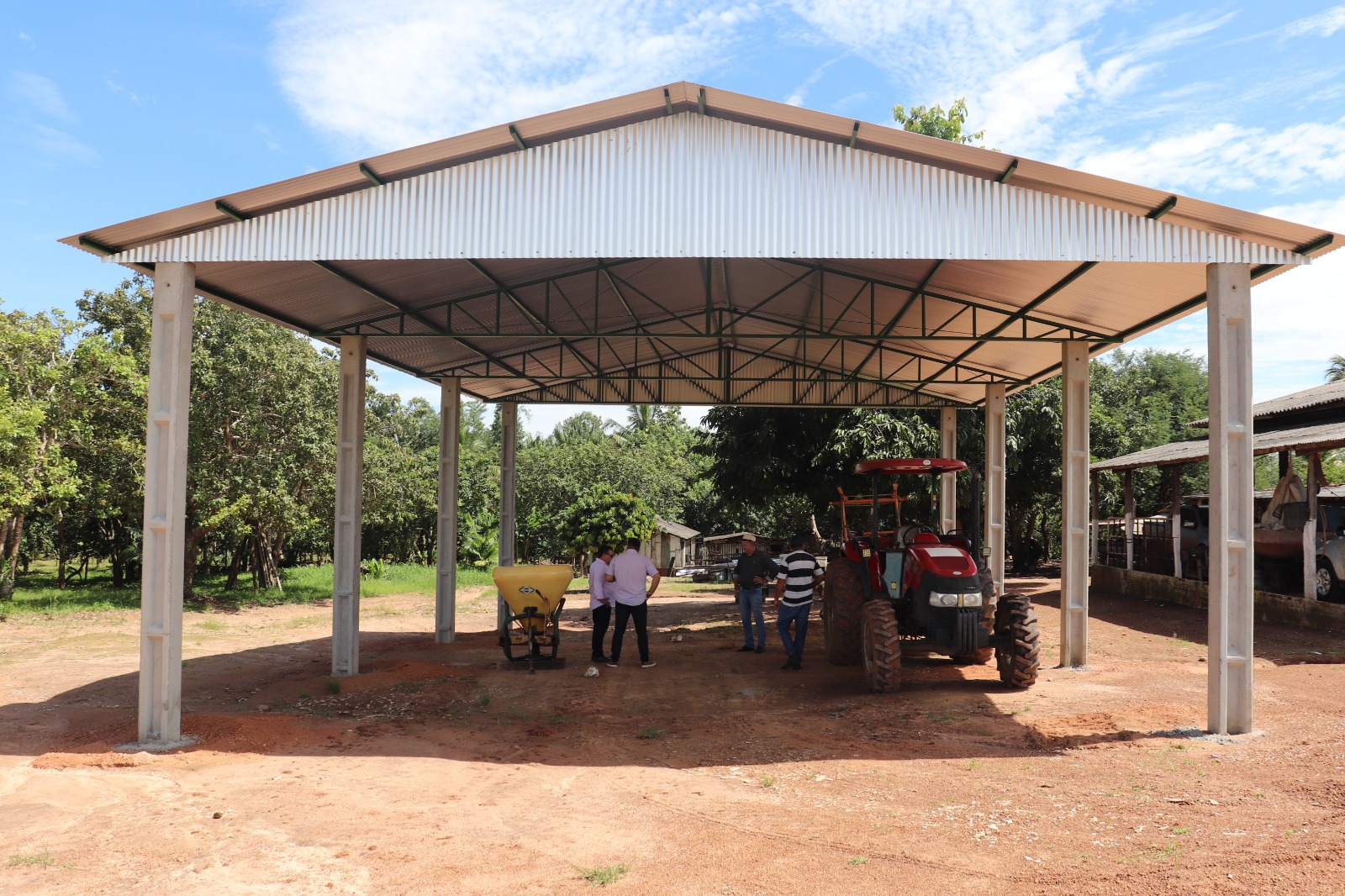 Vereadores fazem visita ao Centro de Recuperação da 9ª Agrovila para conferir aplicação dos recursos das emendas impositivas da Câmara aplicadas pela Prefeitura 