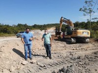 Vereadores Flávio Freitas e Nilson Paraguai fazem visita ao local onde Prefeitura realiza obras na Estrada da Coplaca